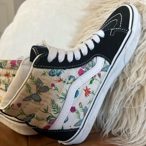 Vans high tops with butterfly accents - Picture 2 of 7